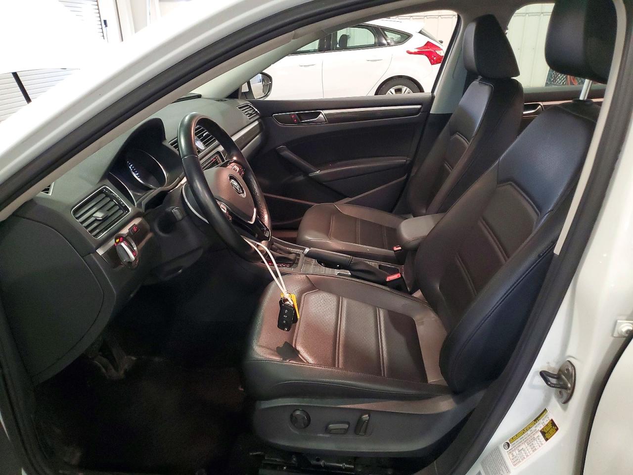 2017 VOLKSWAGEN PASSAT SE photo 19