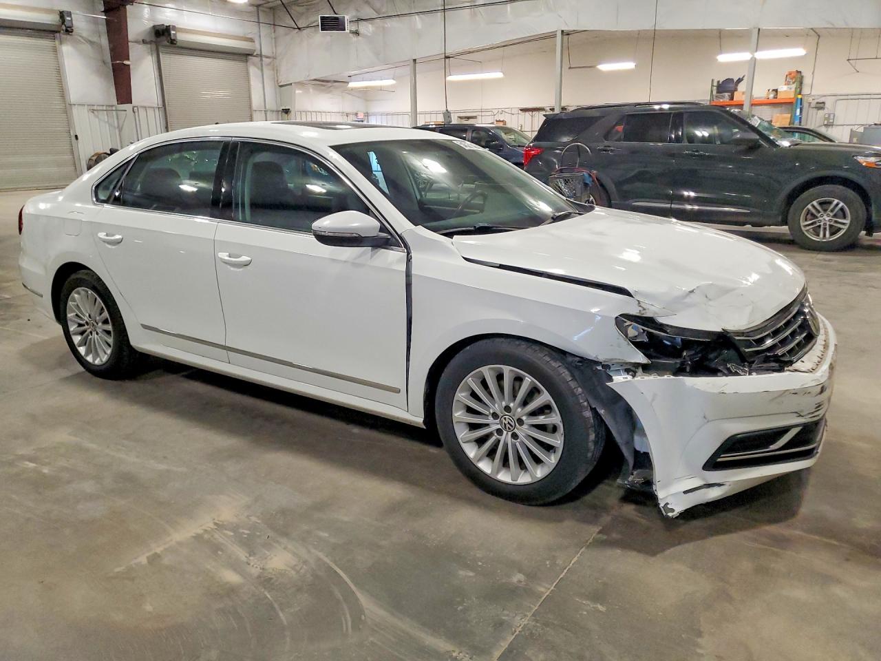 2017 VOLKSWAGEN PASSAT SE photo 10