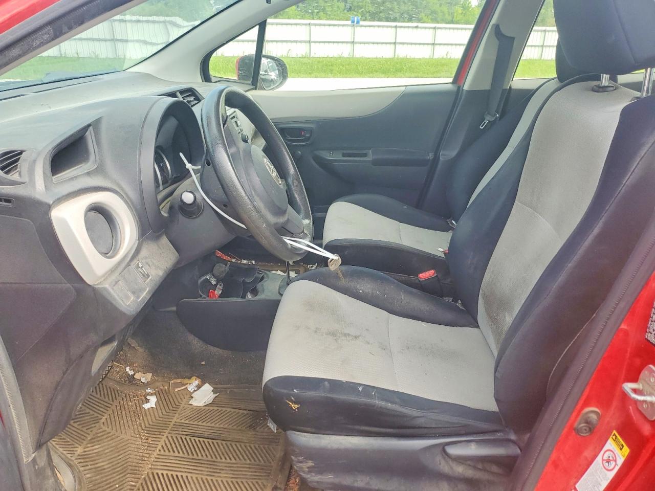 2012 TOYOTA YARIS 5-DOOR L photo 13