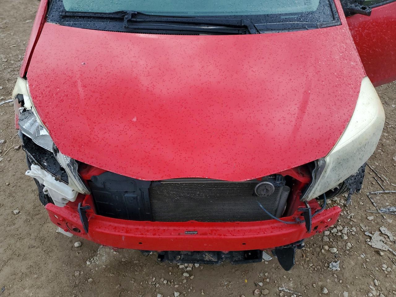 2012 TOYOTA YARIS 5-DOOR L photo 21