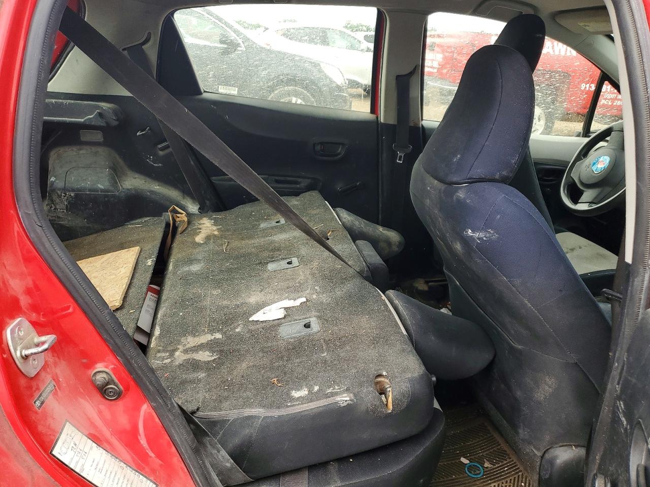 2012 TOYOTA YARIS 5-DOOR L photo 19