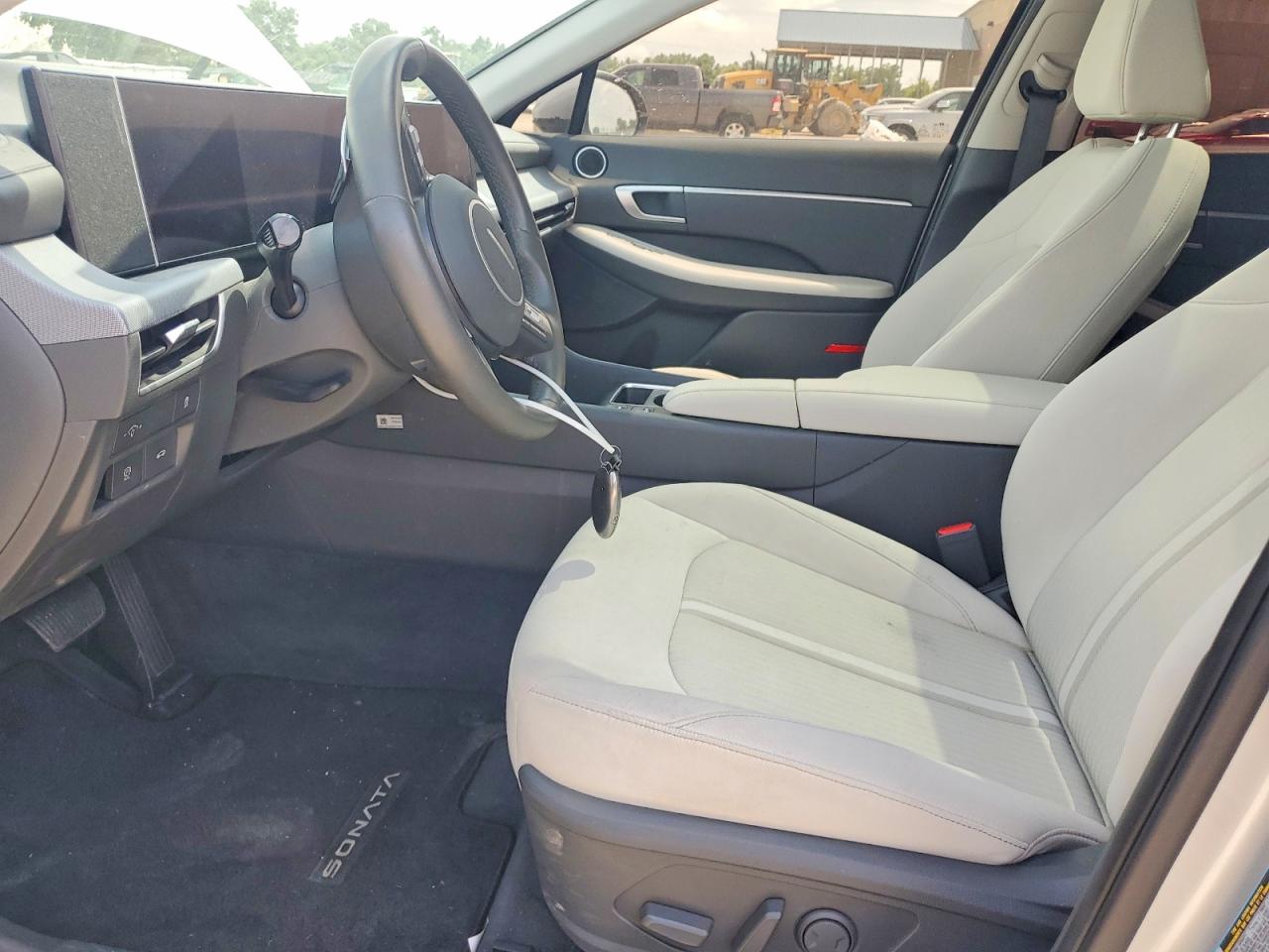 2024 HYUNDAI SONATA SEL photo 13