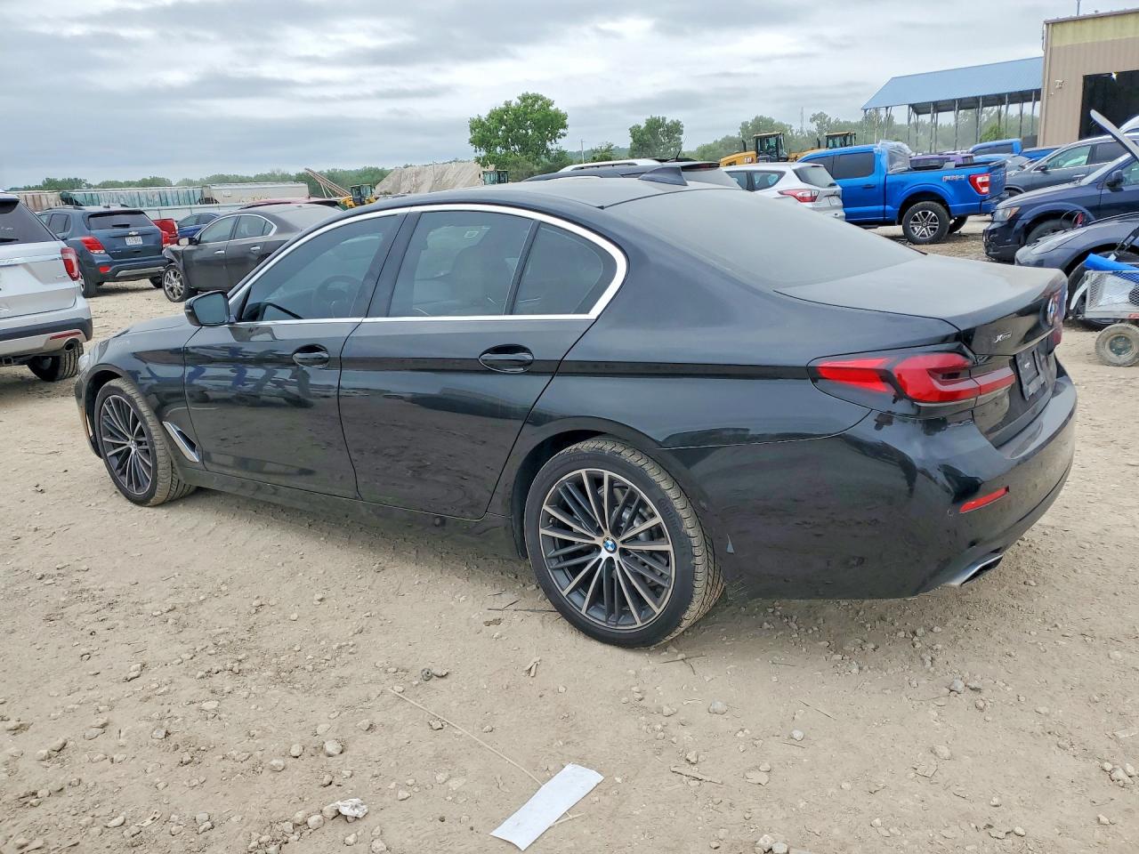2023 BMW 530 XI photo 3