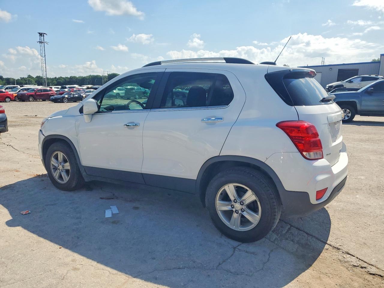 2019 CHEVROLET TRAX 1LT photo 3