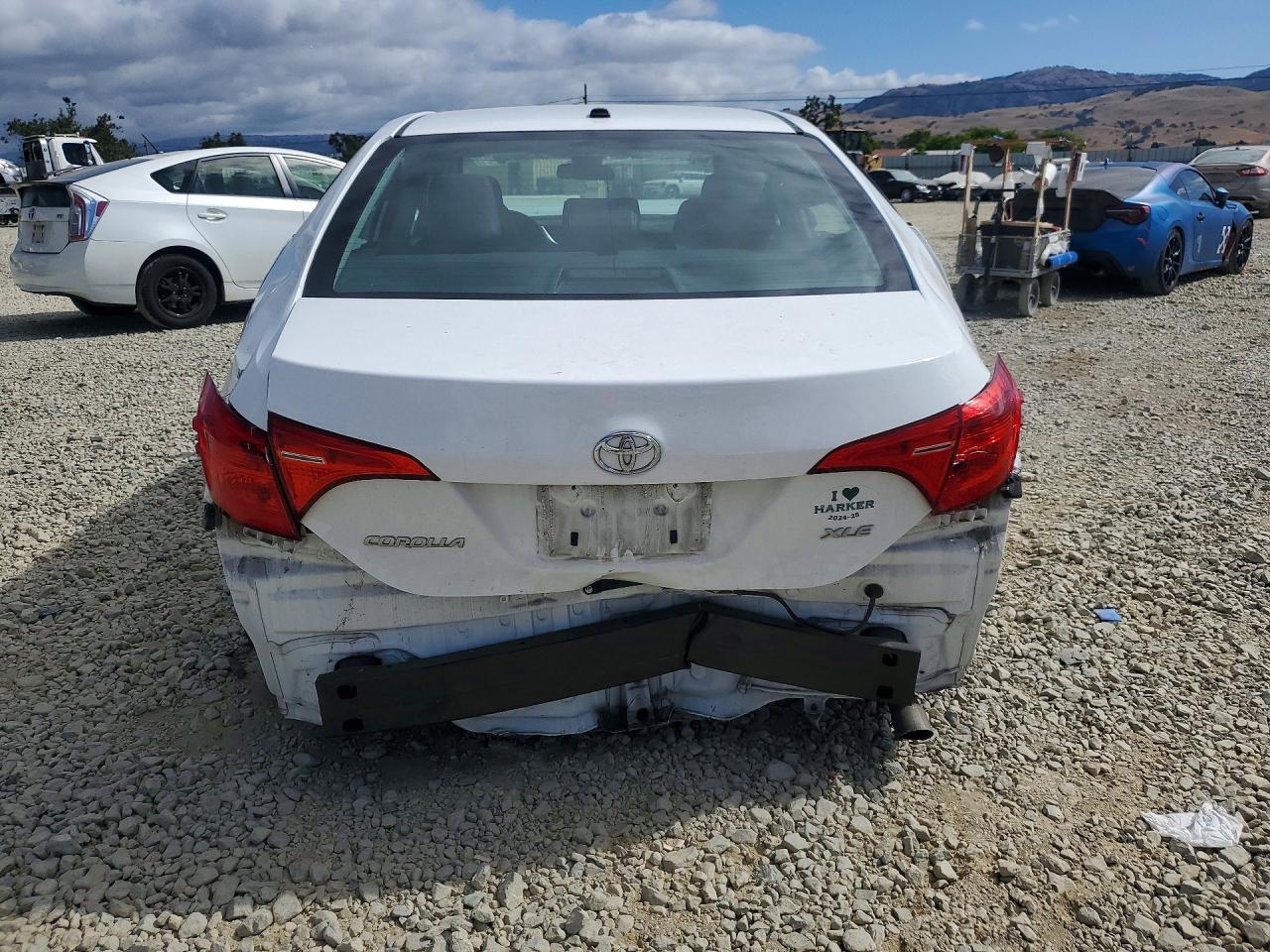 2017 TOYOTA COROLLA XLE photo 6