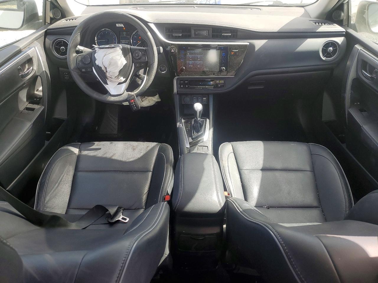 2017 TOYOTA COROLLA XLE photo 8