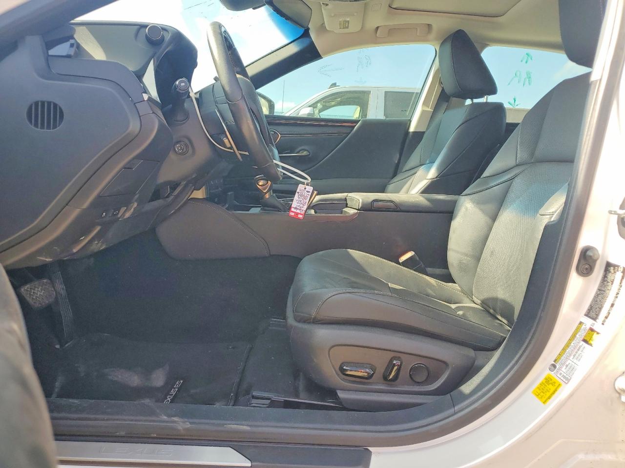 2021 LEXUS ES 300H photo 19