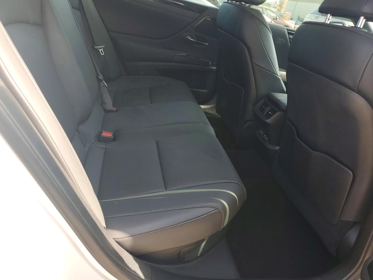 2021 LEXUS ES 300H photo 28