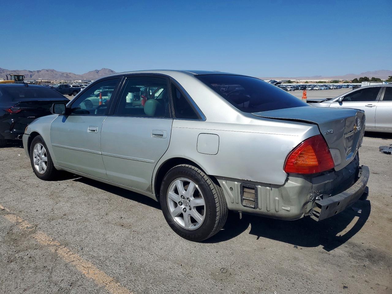2000 TOYOTA AVALON XLS photo 2