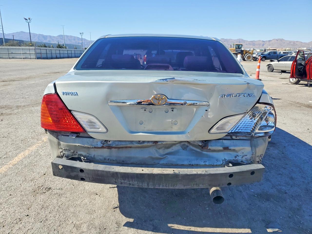 2000 TOYOTA AVALON XLS photo 6