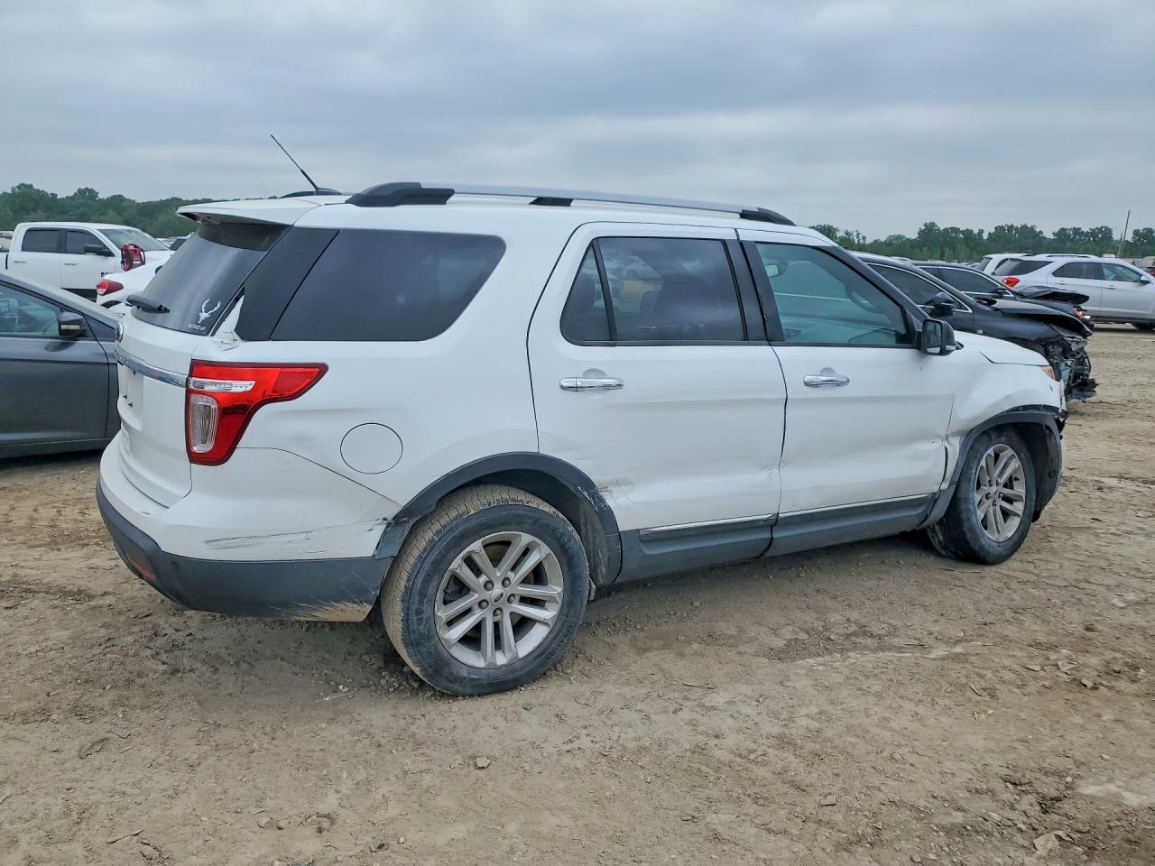 2015 FORD EXPLORER photo 5
