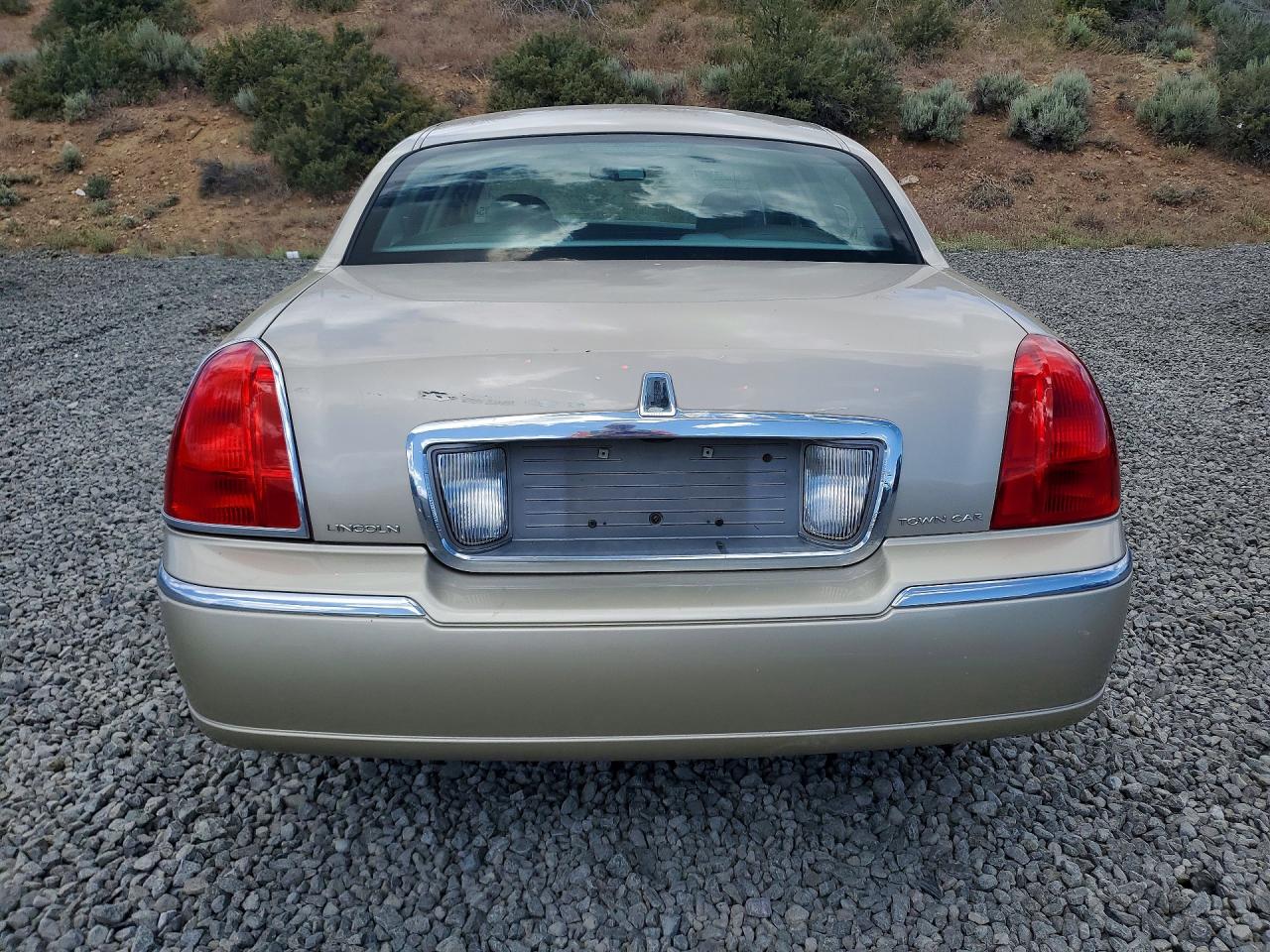 2006 LINCOLN TOWN CAR SIGNATURE LIMITED photo 11