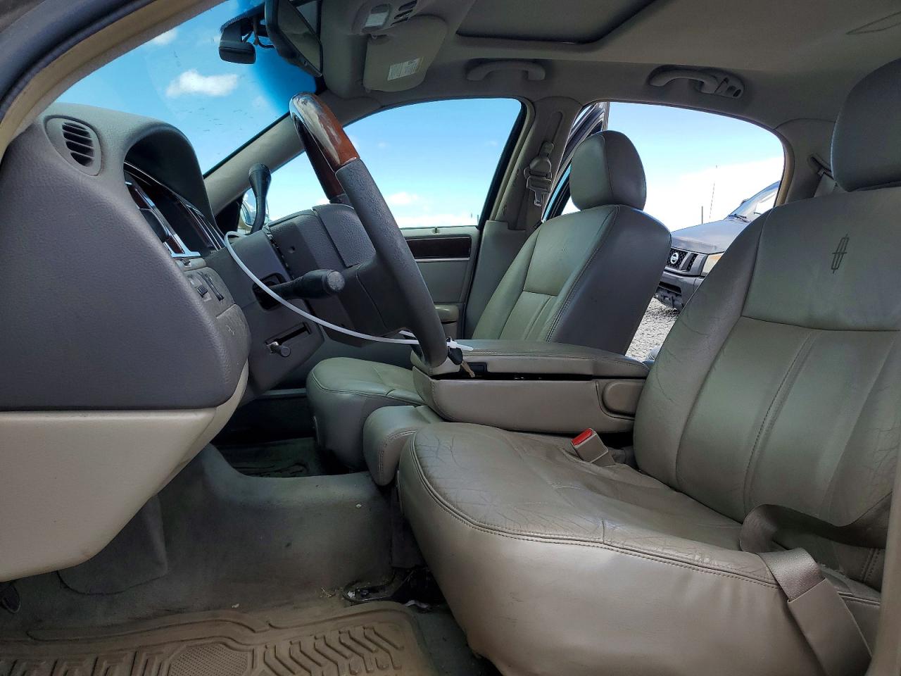 2006 LINCOLN TOWN CAR SIGNATURE LIMITED photo 13