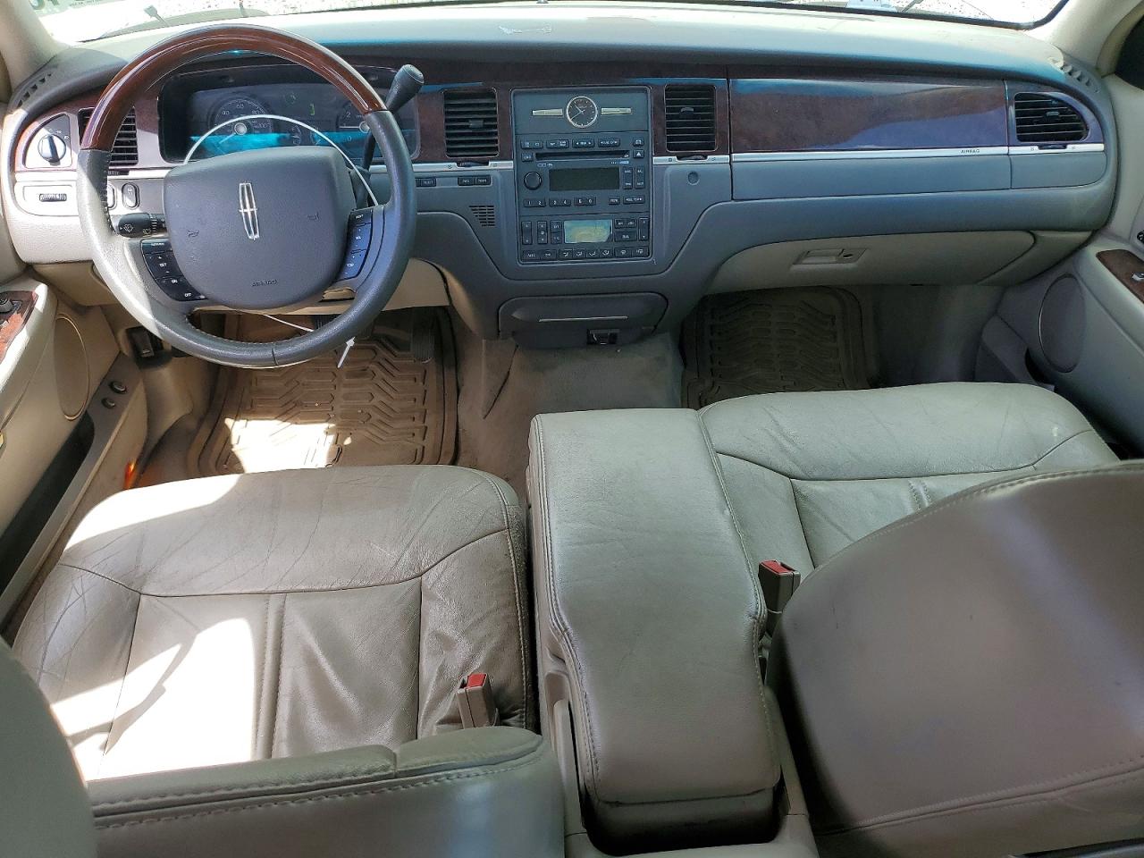 2006 LINCOLN TOWN CAR SIGNATURE LIMITED photo 15