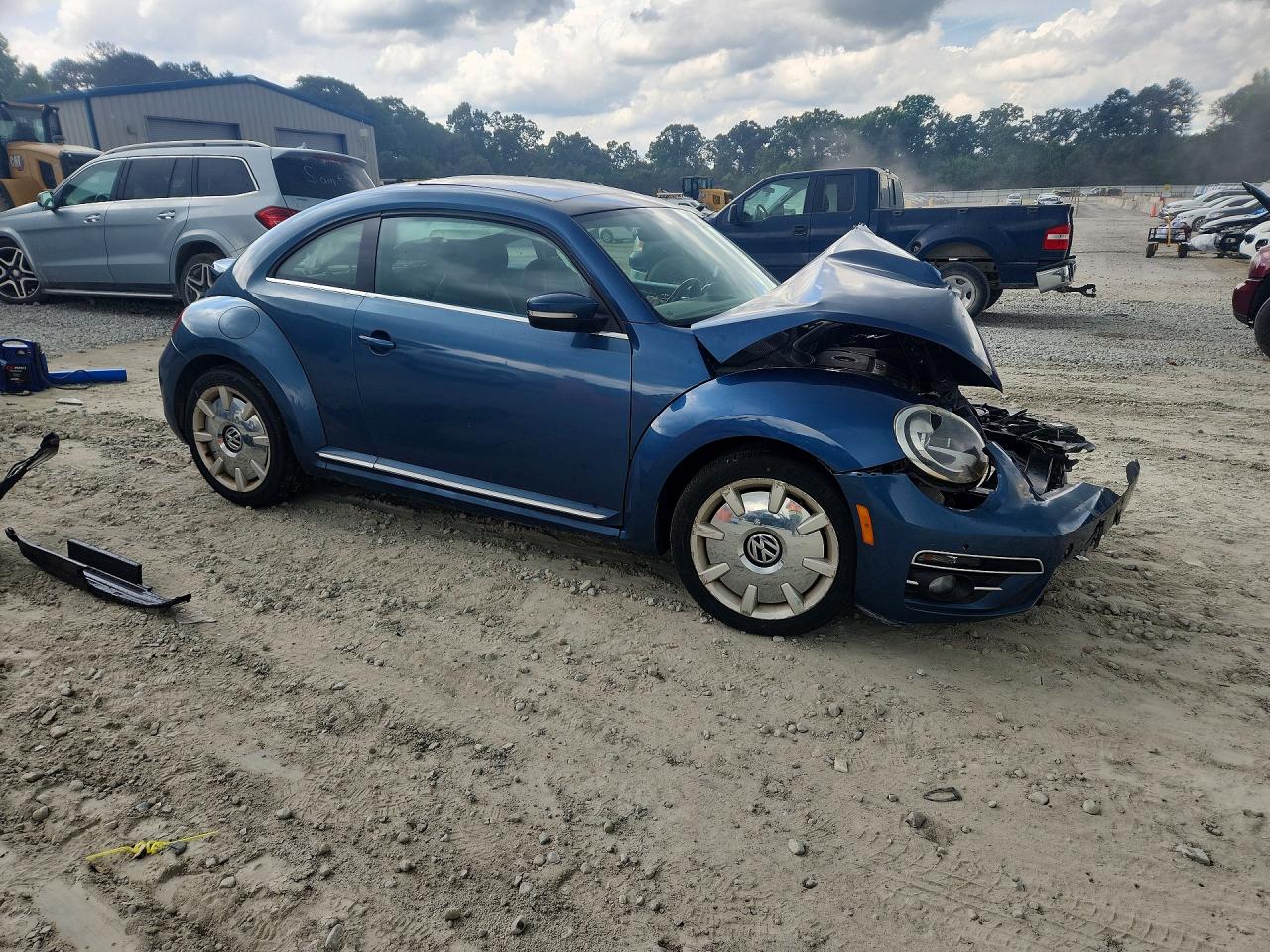 2018 VOLKSWAGEN BEETLE SE photo 7