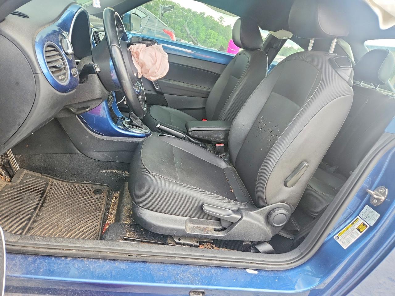 2018 VOLKSWAGEN BEETLE SE photo 13