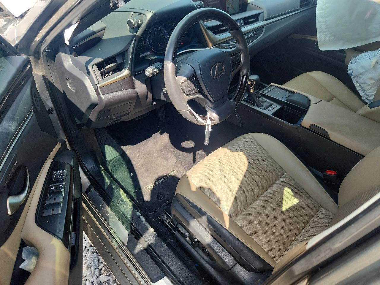 2020 LEXUS ES 300H photo 22