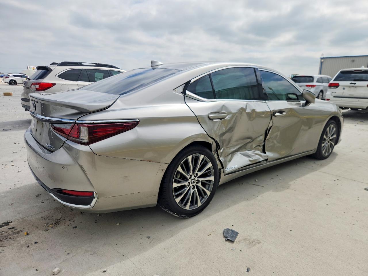 2020 LEXUS ES 300H photo 7