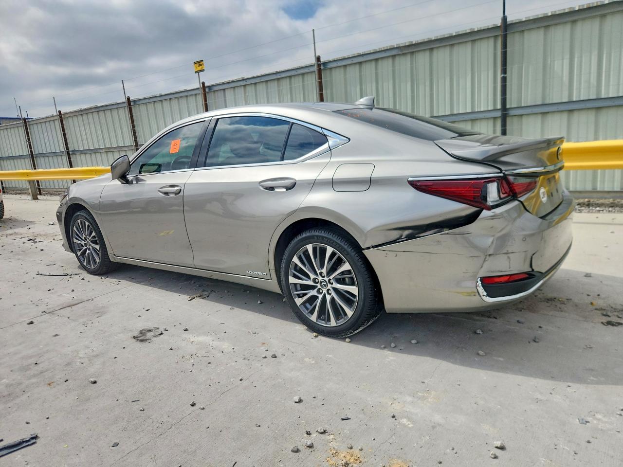 2020 LEXUS ES 300H photo 4