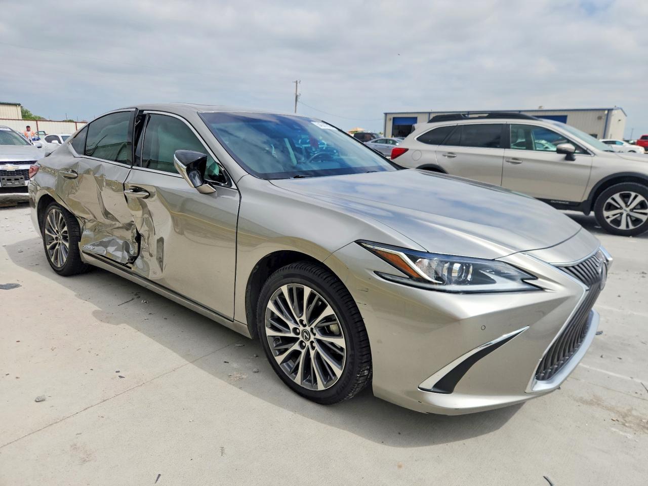 2020 LEXUS ES 300H photo 10