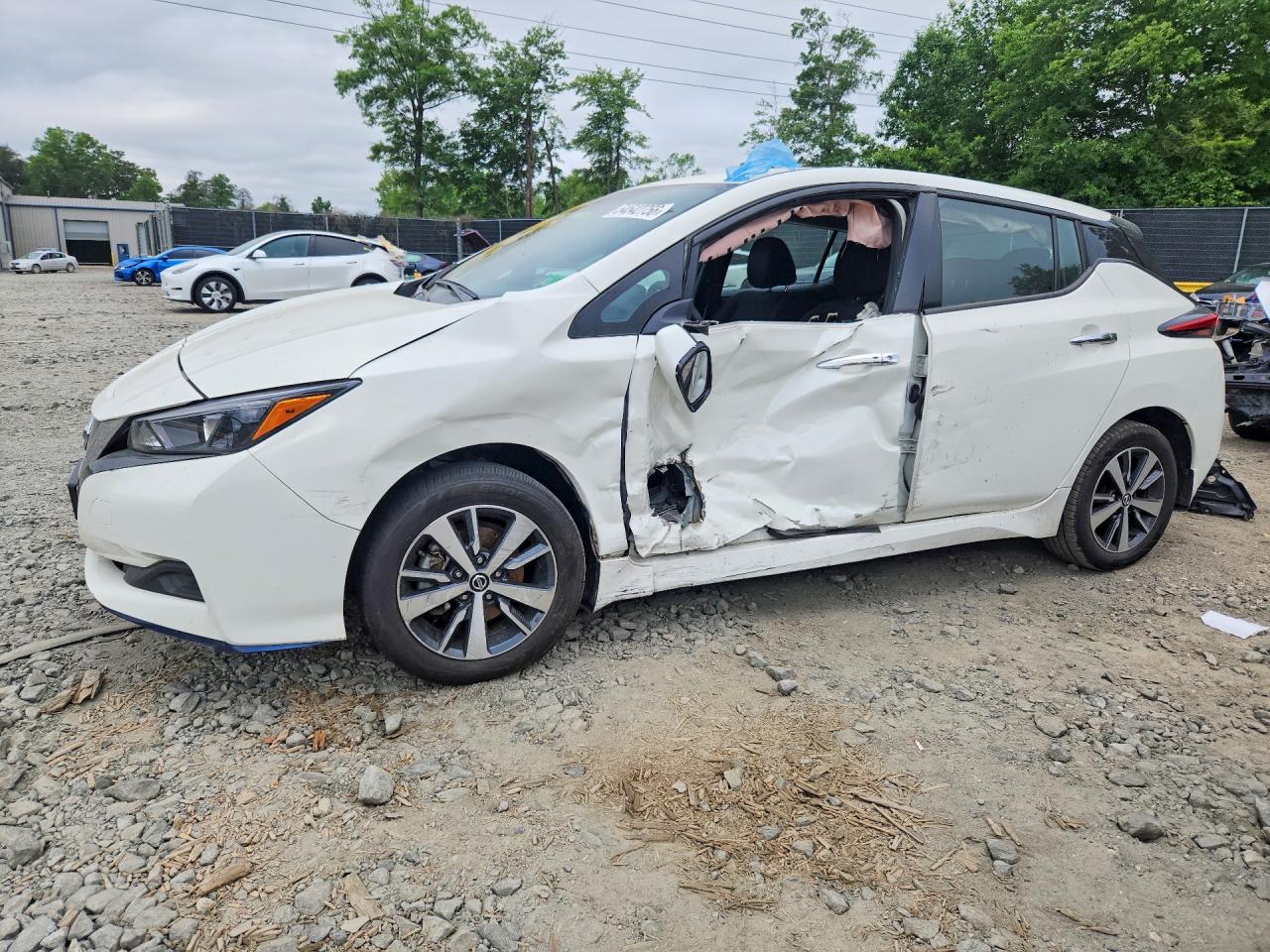 2022 NISSAN LEAF