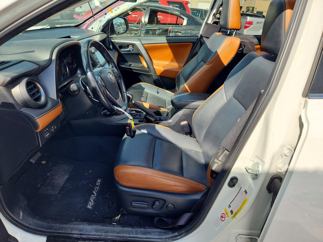 2017 TOYOTA RAV4 SE photo 13
