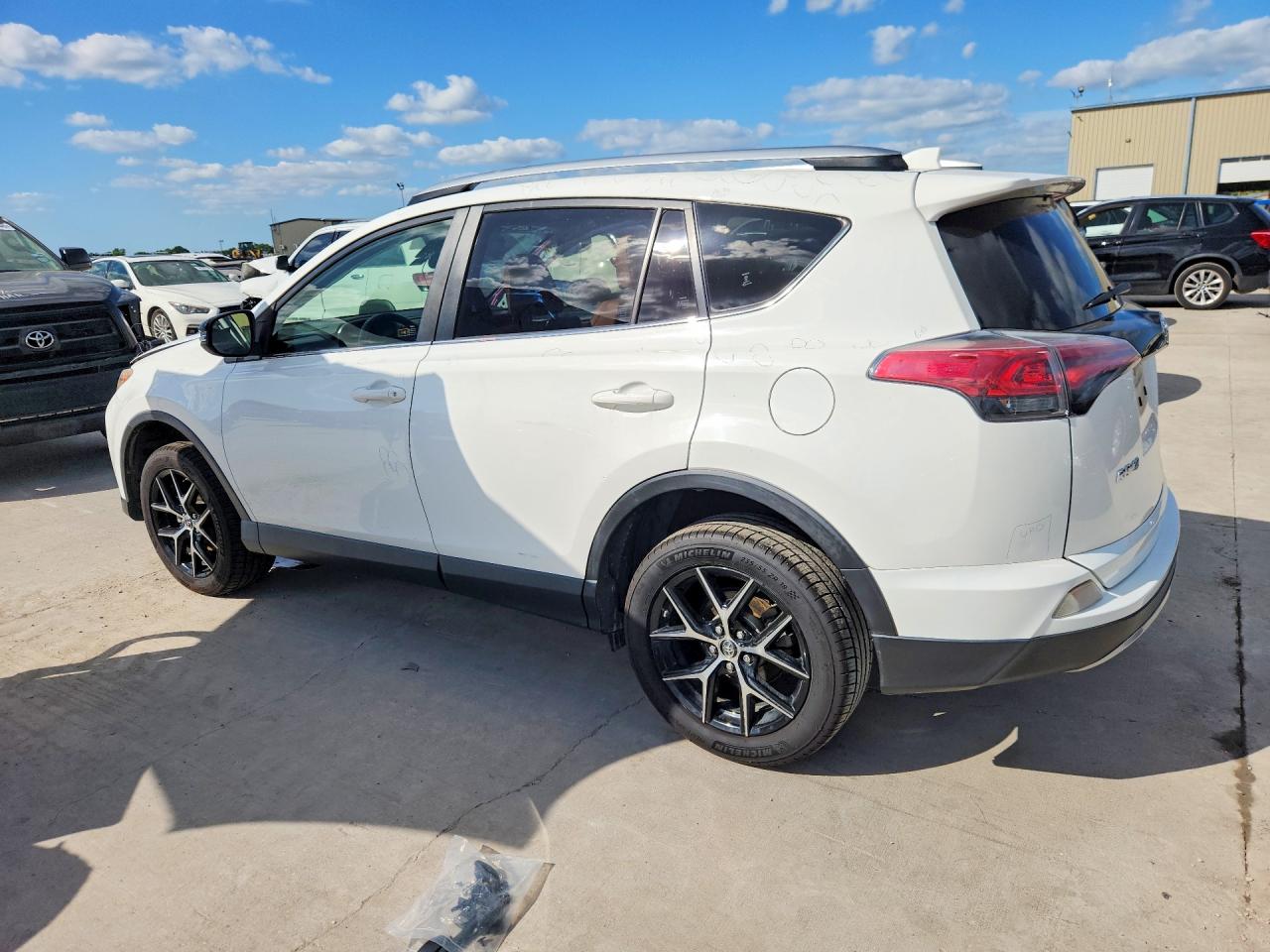 2017 TOYOTA RAV4 SE photo 3