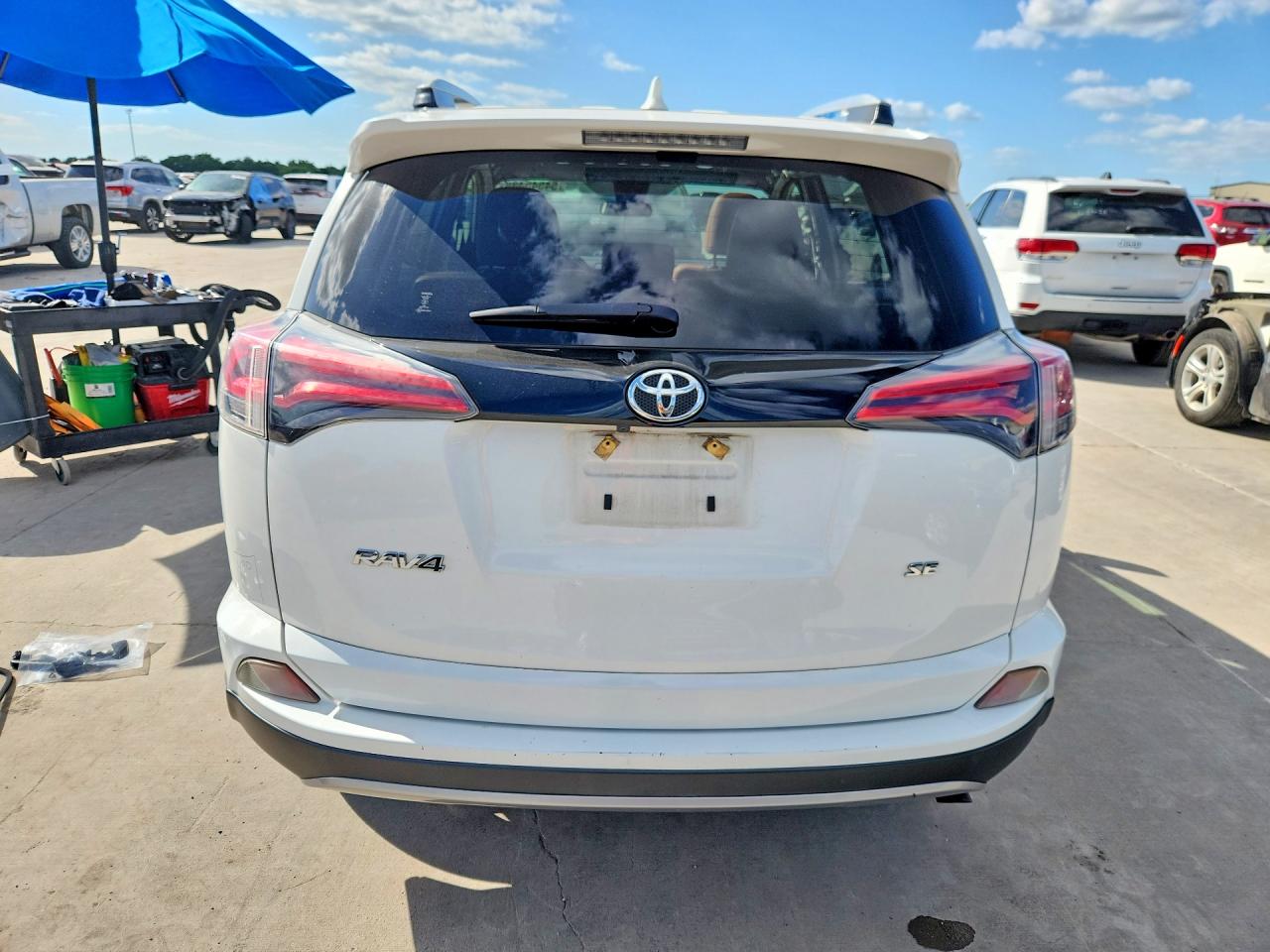 2017 TOYOTA RAV4 SE photo 11