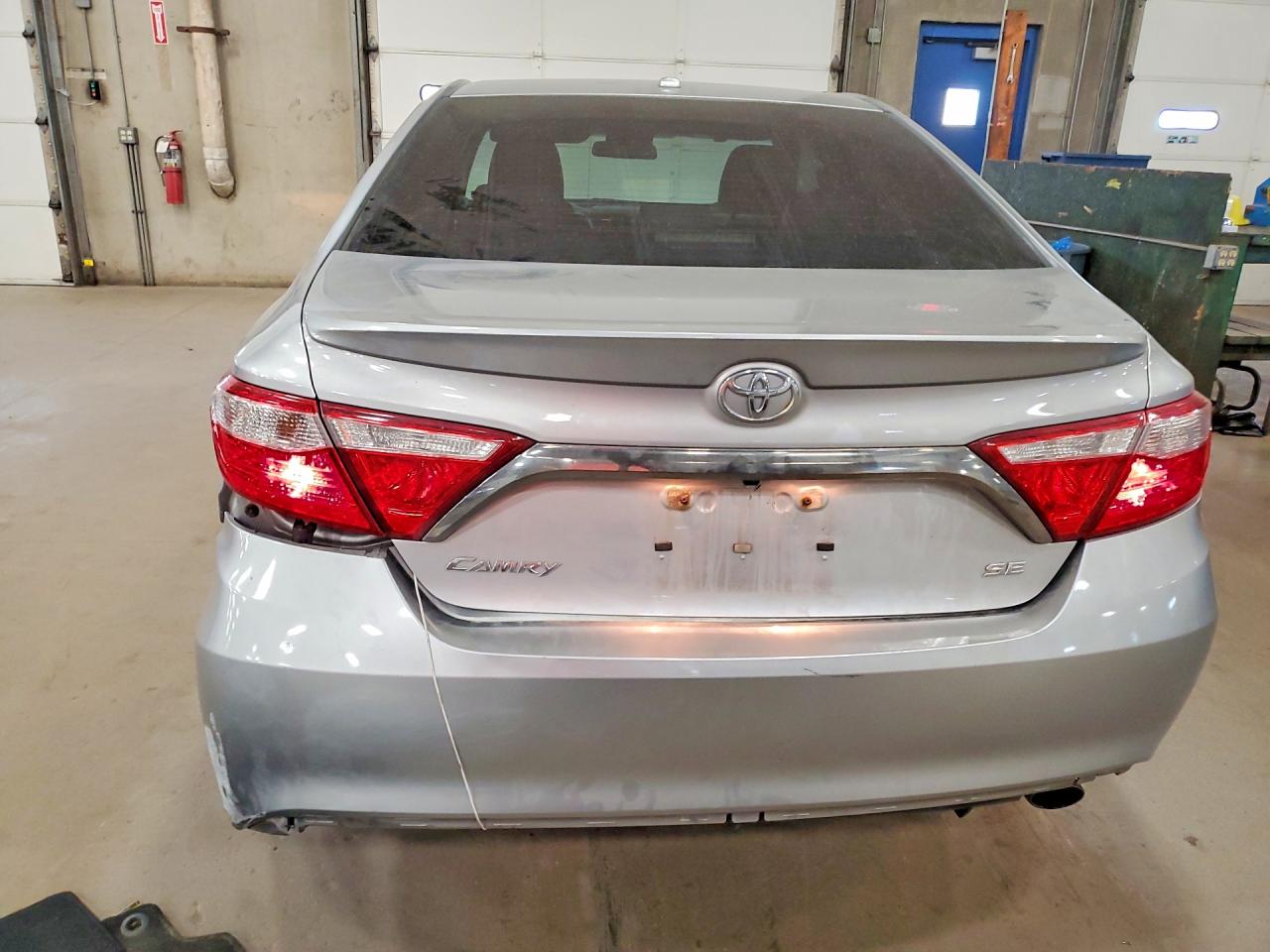 2017 TOYOTA CAMRY SE photo 11