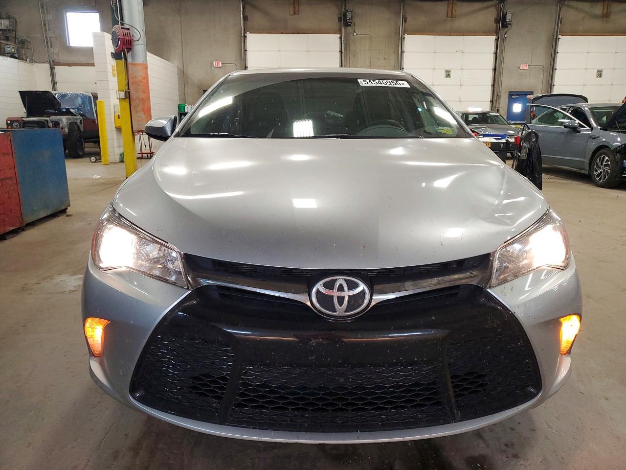2017 TOYOTA CAMRY SE photo 9