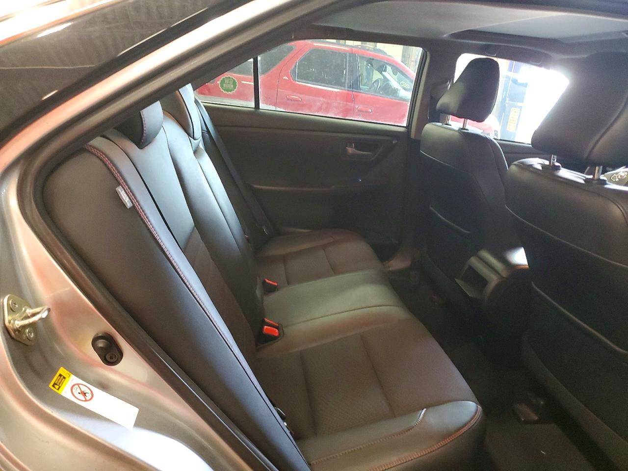 2017 TOYOTA CAMRY SE photo 19