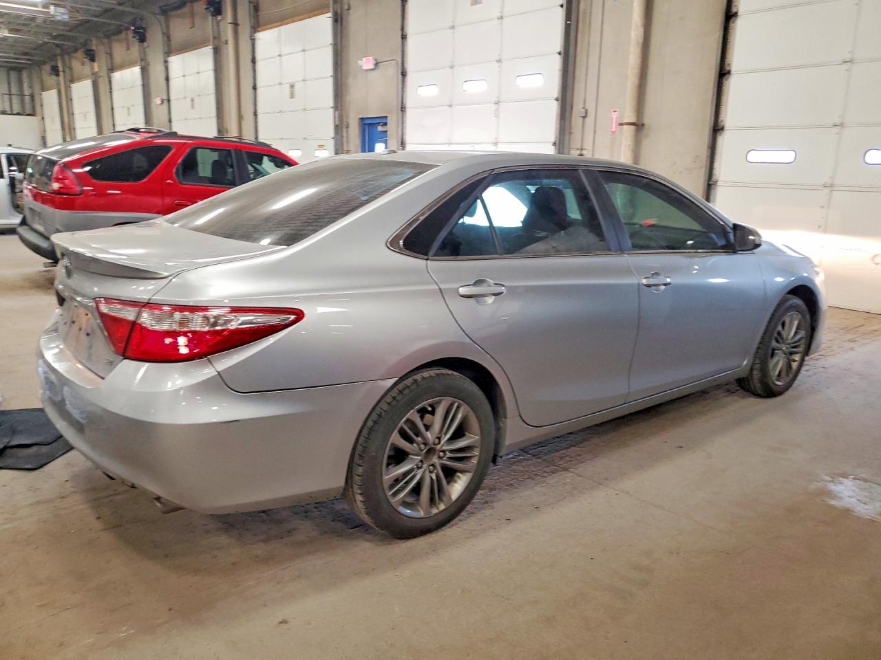 2017 TOYOTA CAMRY SE photo 5