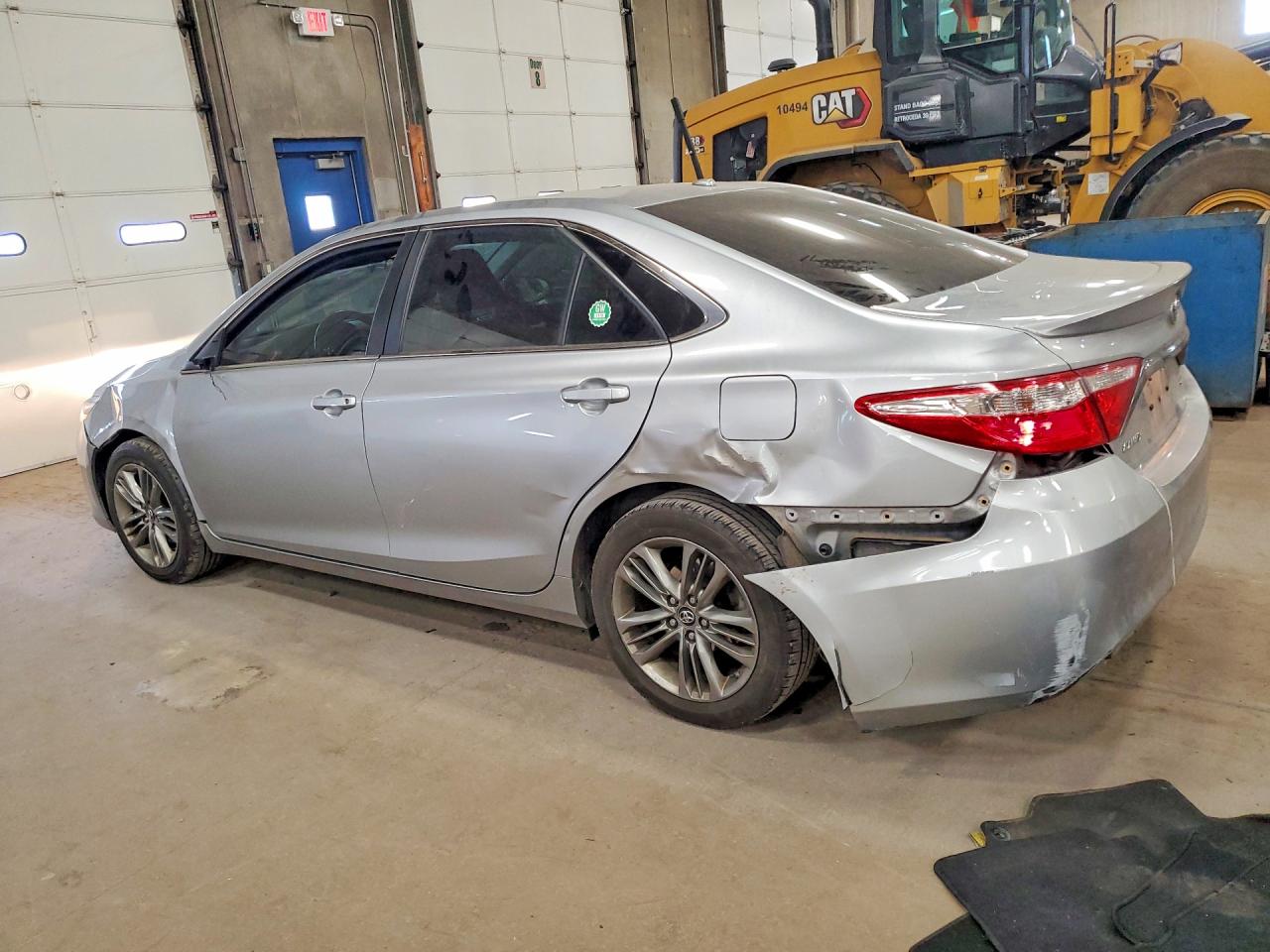 2017 TOYOTA CAMRY SE photo 3