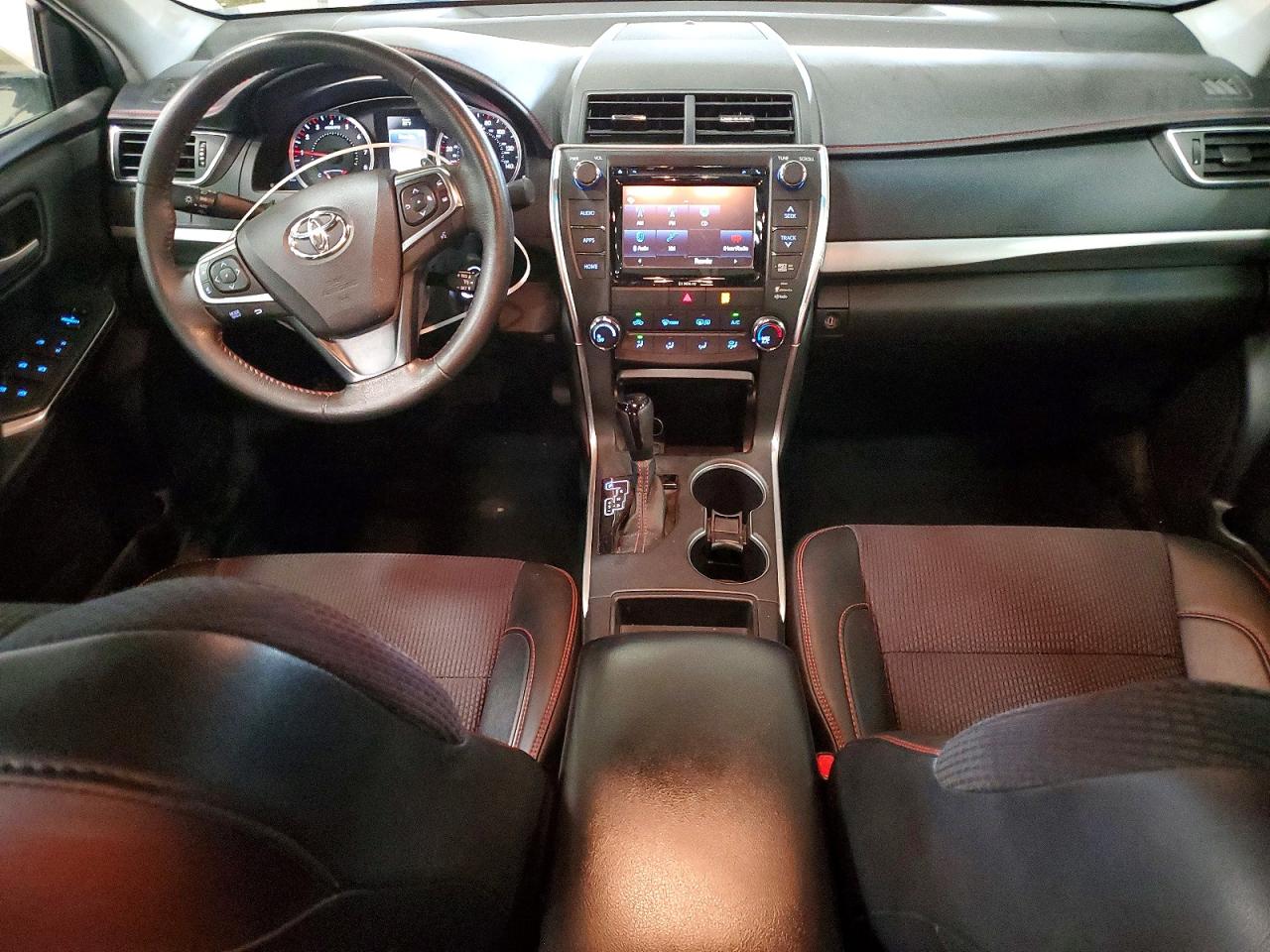 2017 TOYOTA CAMRY SE photo 15