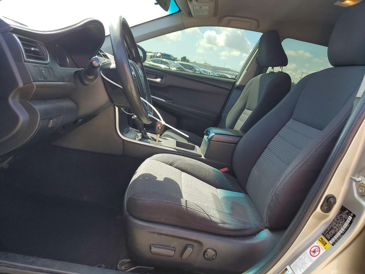 2016 TOYOTA CAMRY LE photo 7