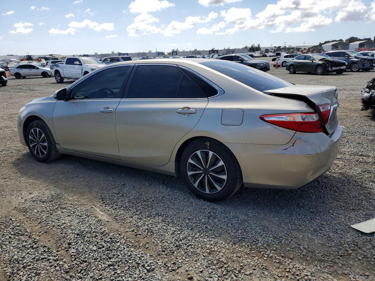 2016 TOYOTA CAMRY LE photo 2