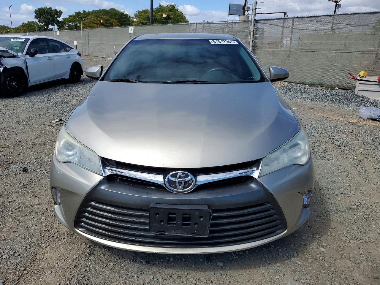 2016 TOYOTA CAMRY LE photo 5