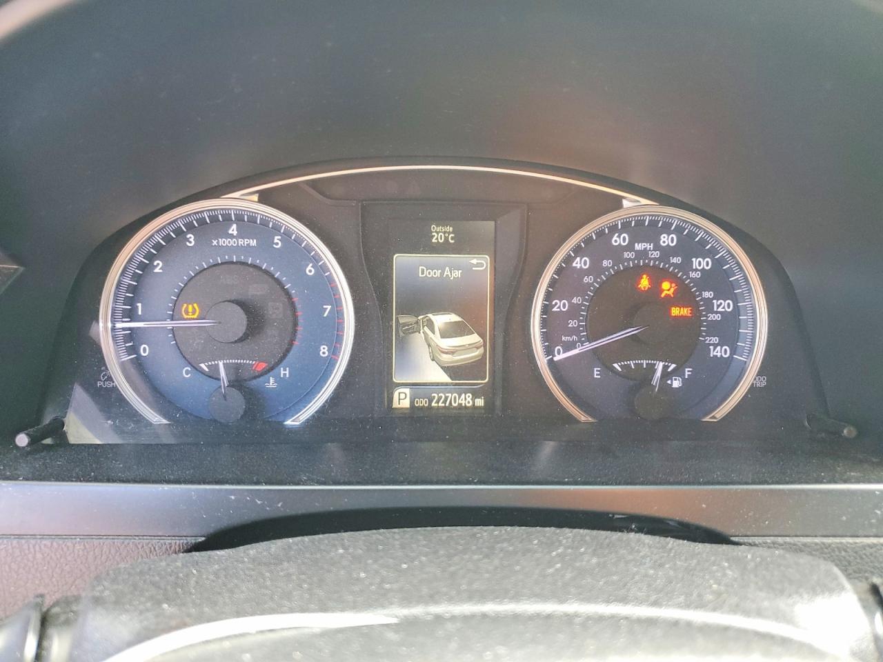 2016 TOYOTA CAMRY LE photo 9