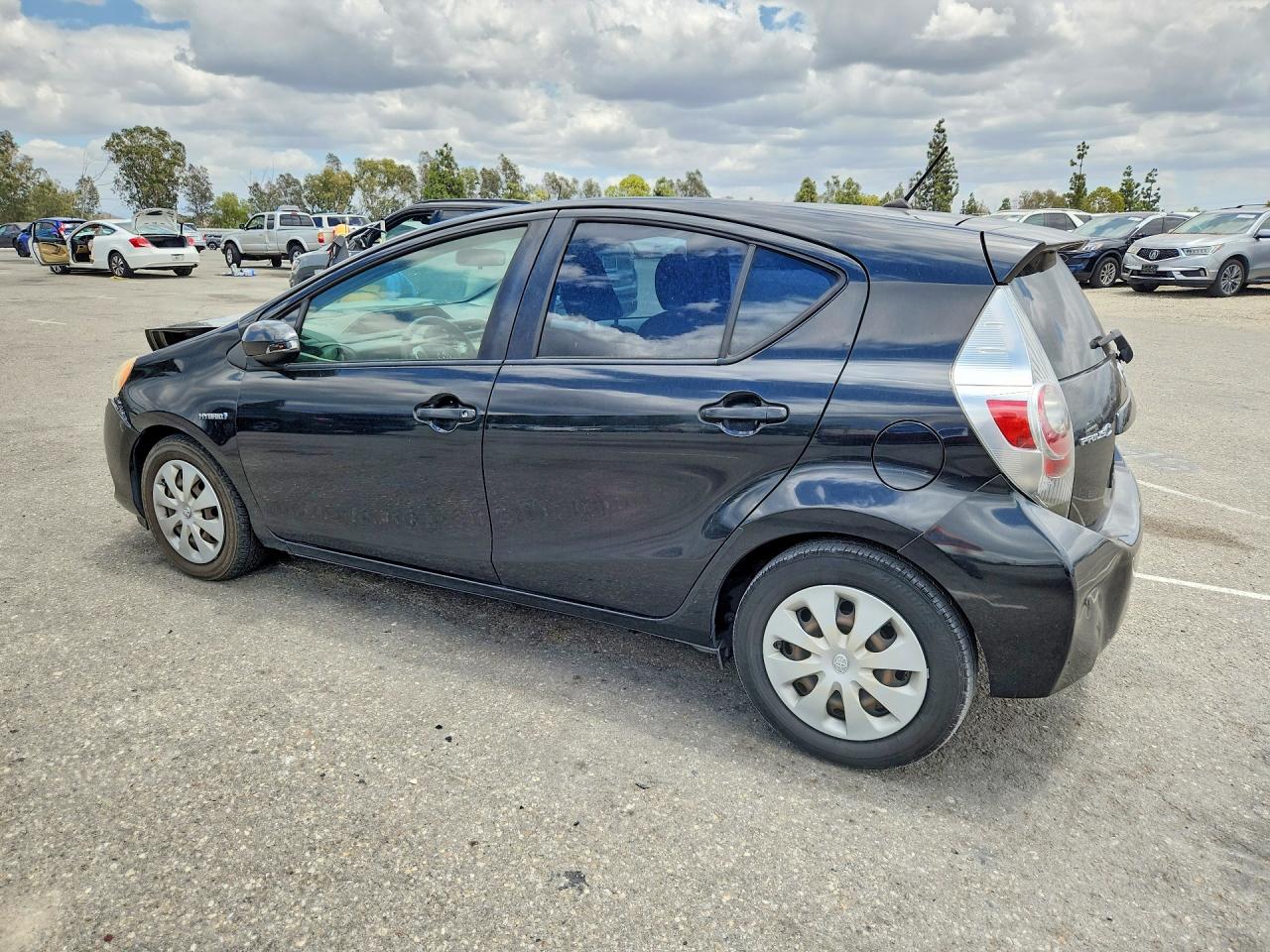 2013 TOYOTA PRIUS C TWO photo 4