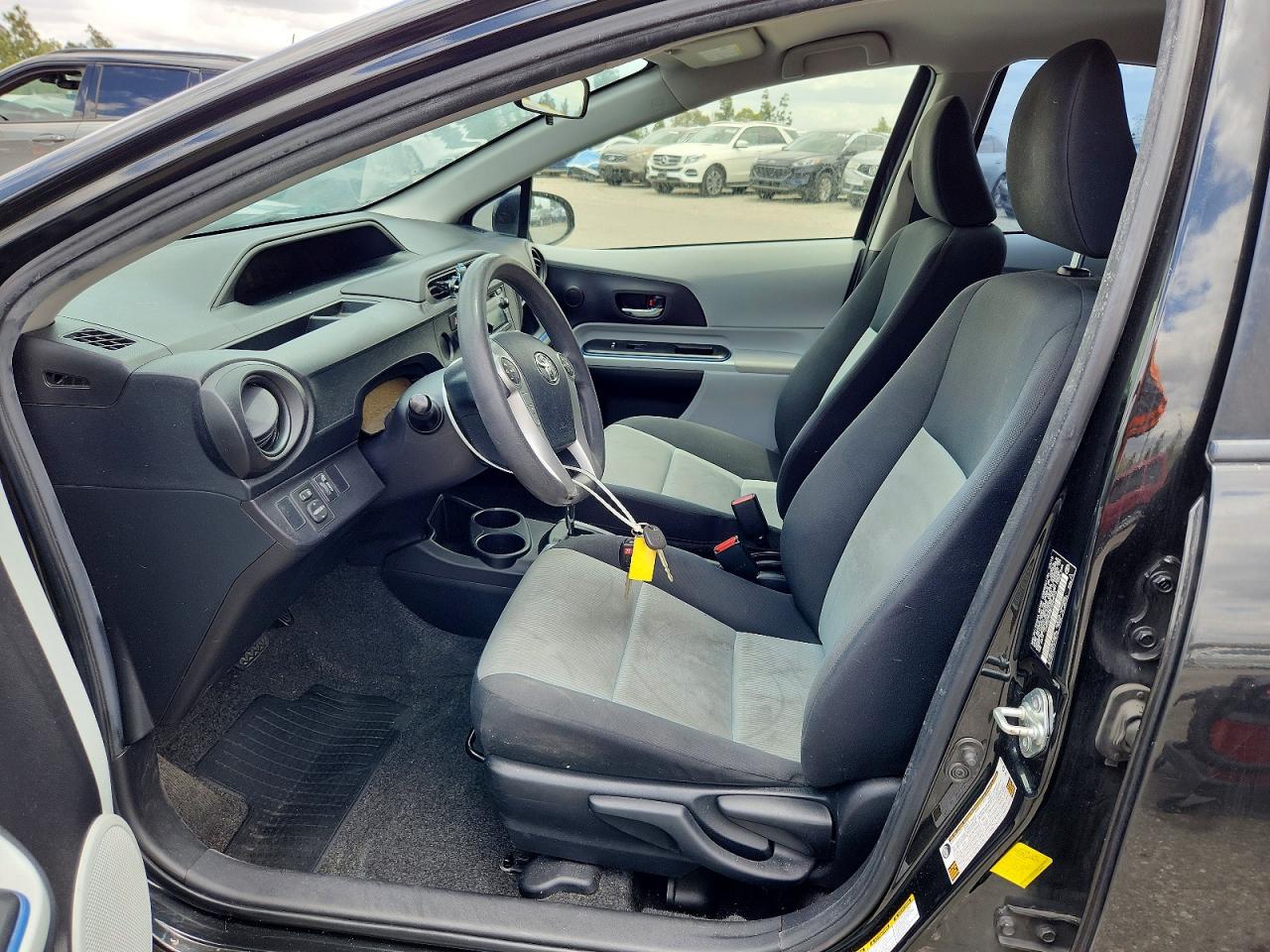2013 TOYOTA PRIUS C TWO photo 19