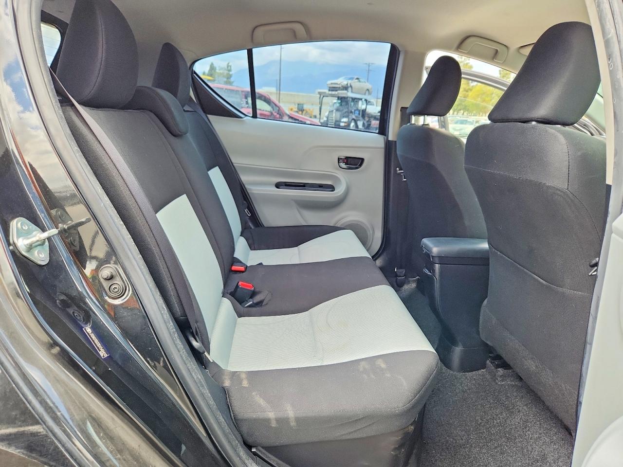 2013 TOYOTA PRIUS C TWO photo 28