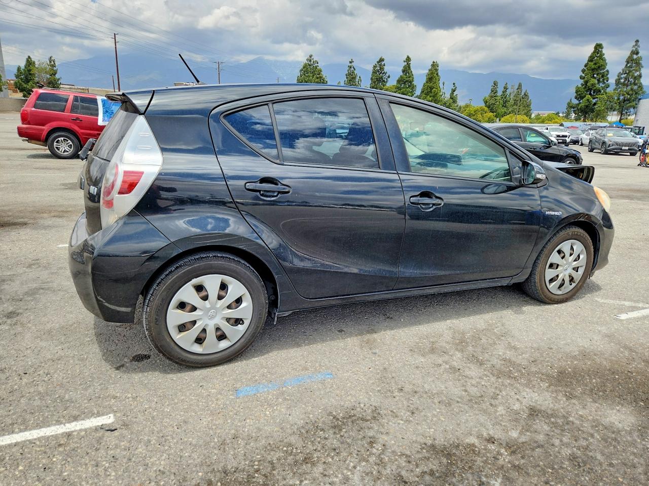 2013 TOYOTA PRIUS C TWO photo 7