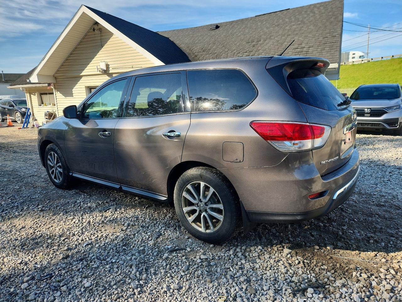 2013 NISSAN PATHFINDER S photo 4