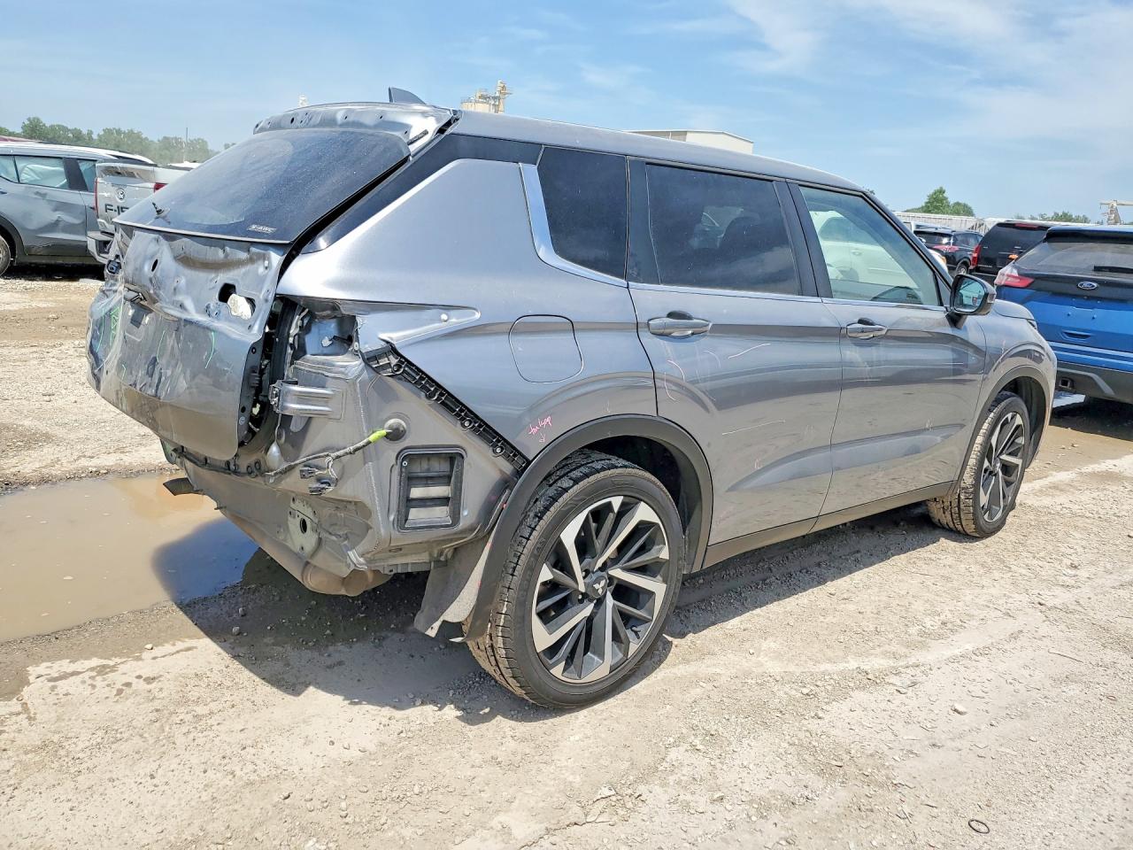 2024 MITSUBISHI OUTLANDER SE photo 3
