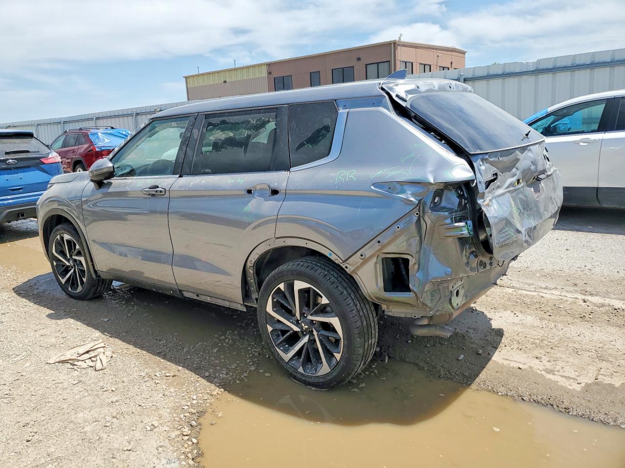 2024 MITSUBISHI OUTLANDER SE photo 2