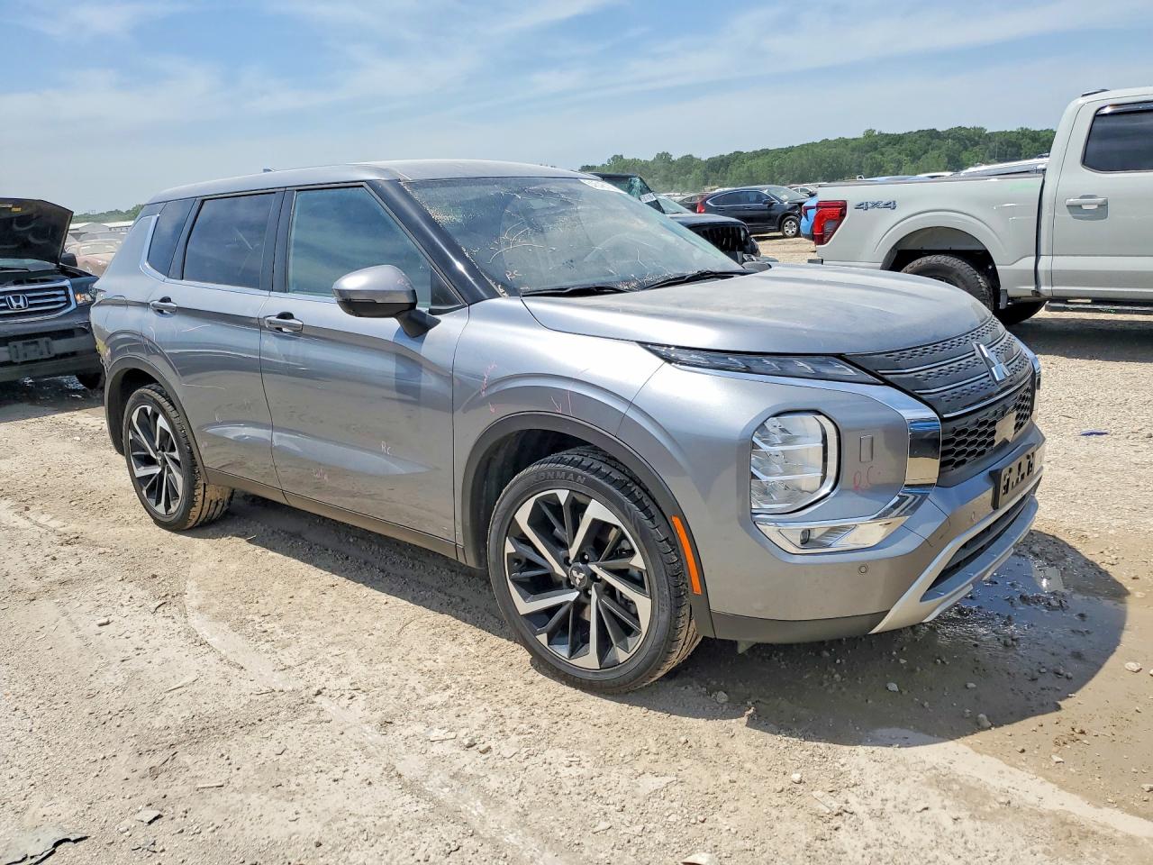 2024 MITSUBISHI OUTLANDER SE photo 4