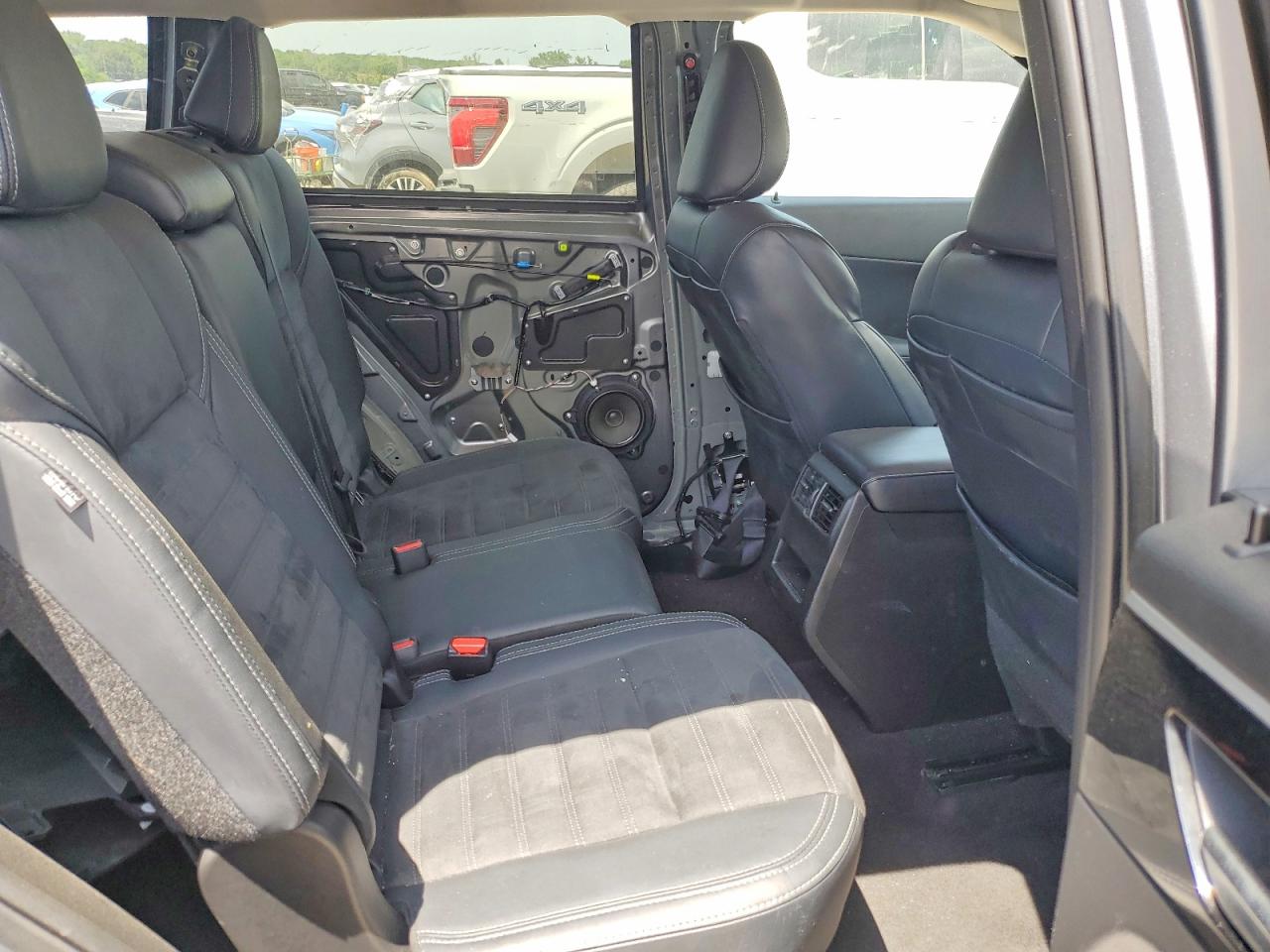 2024 MITSUBISHI OUTLANDER SE photo 11