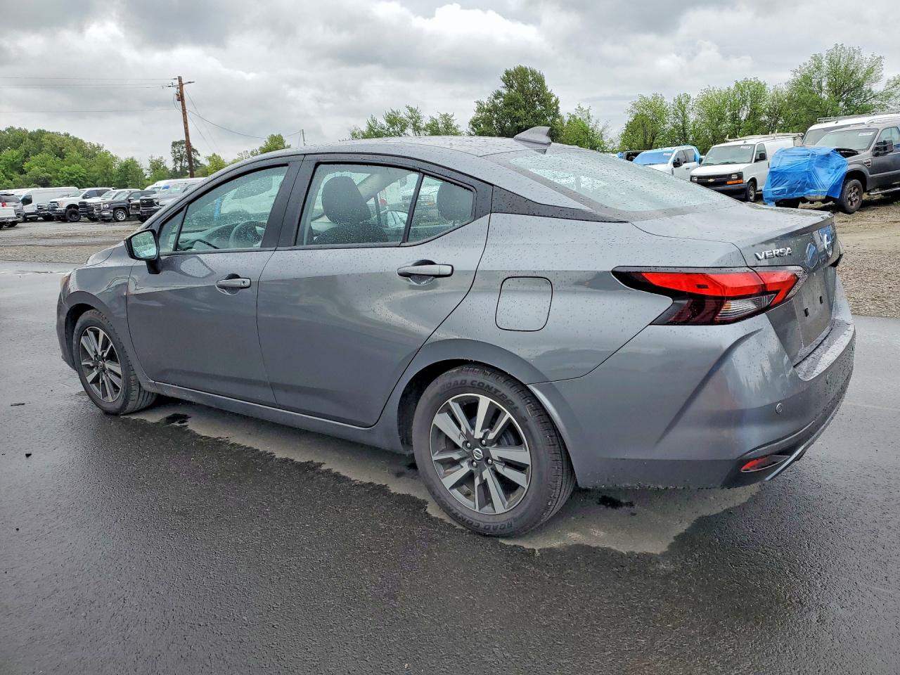 2021 NISSAN VERSA SV photo 4