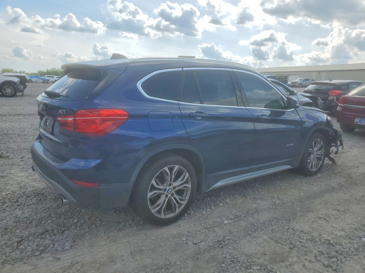 2016 BMW X1 XDRIVE28I photo 3