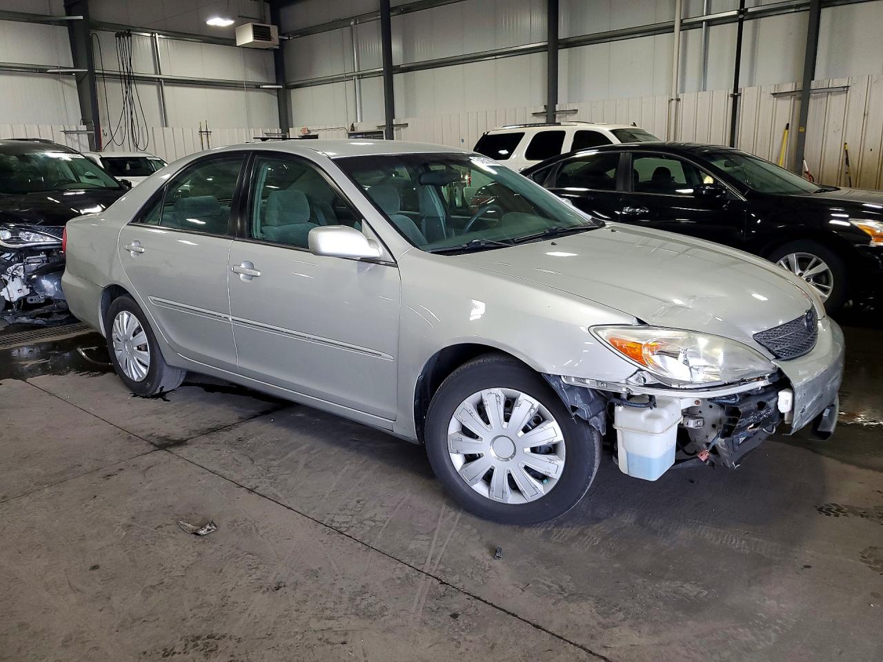 2002 TOYOTA CAMRY XLE photo 4